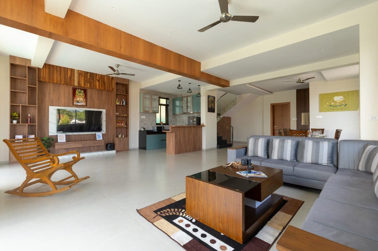 Spacious Living & Lounge